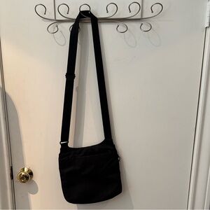 Hedgren black Crossbody Bag preowned non smoker home
